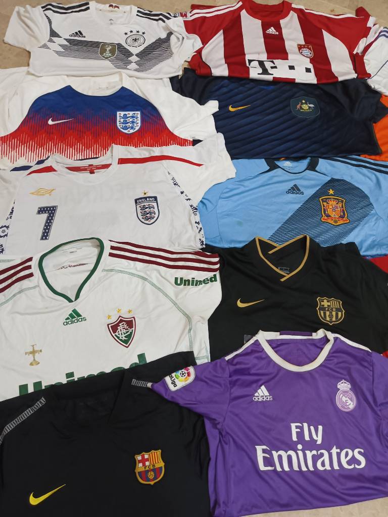 Sports football t-shirts 70 pieces