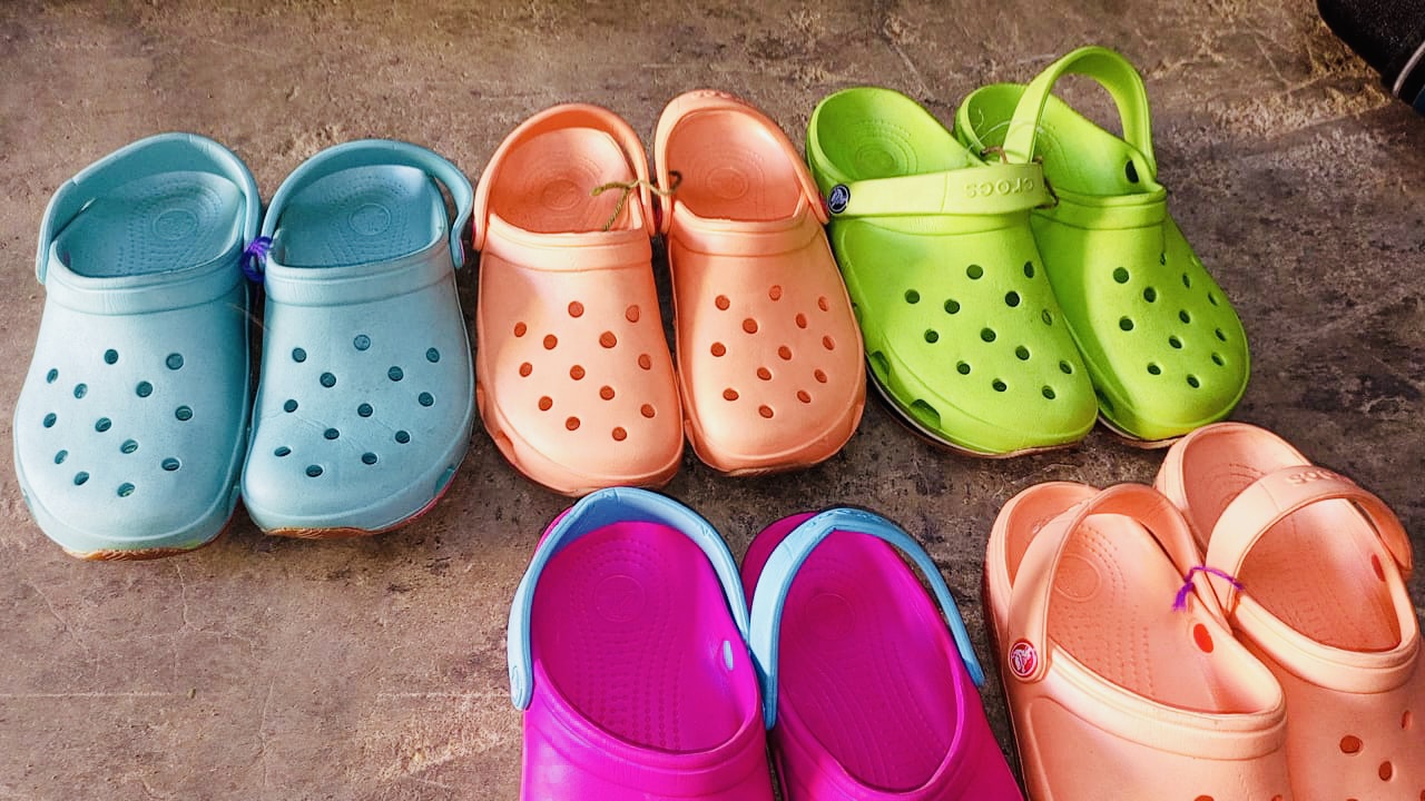 Crocs 150 pairs