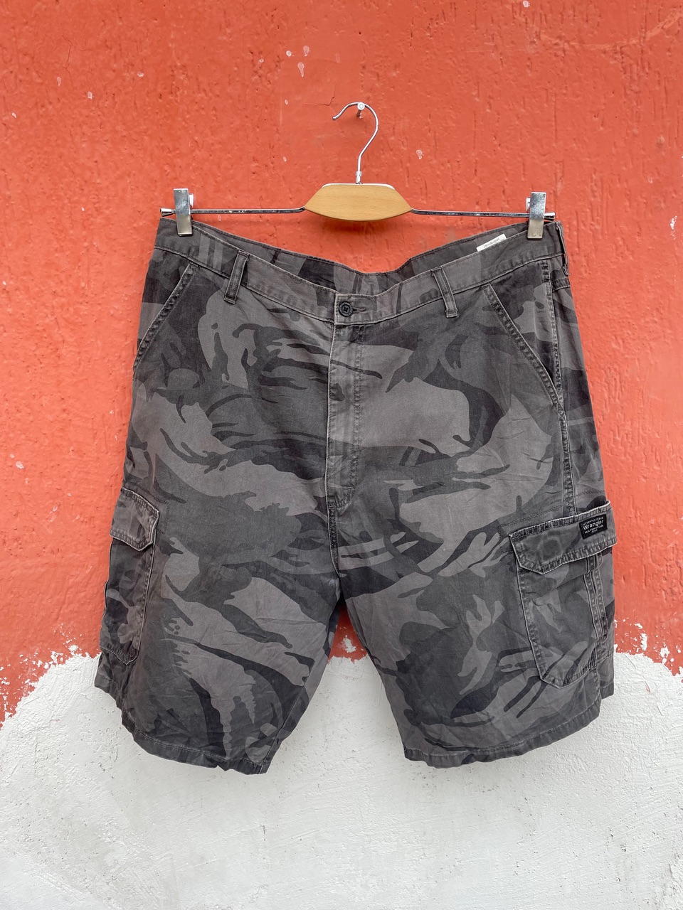 Branded cargo and chino shorts - 20 pieces