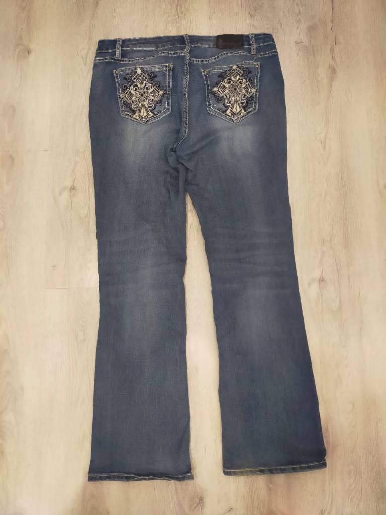CR629 - Ladies Fashion Beaded or emb Jeans 40 pieces