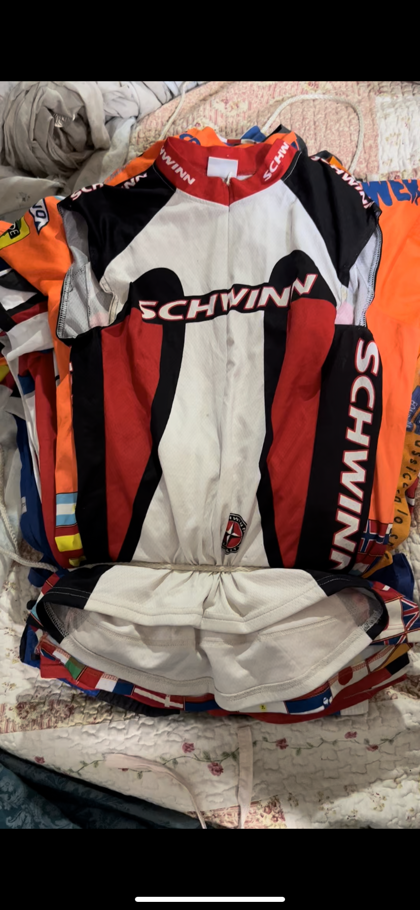 Cycling jerseys - 350 pieces