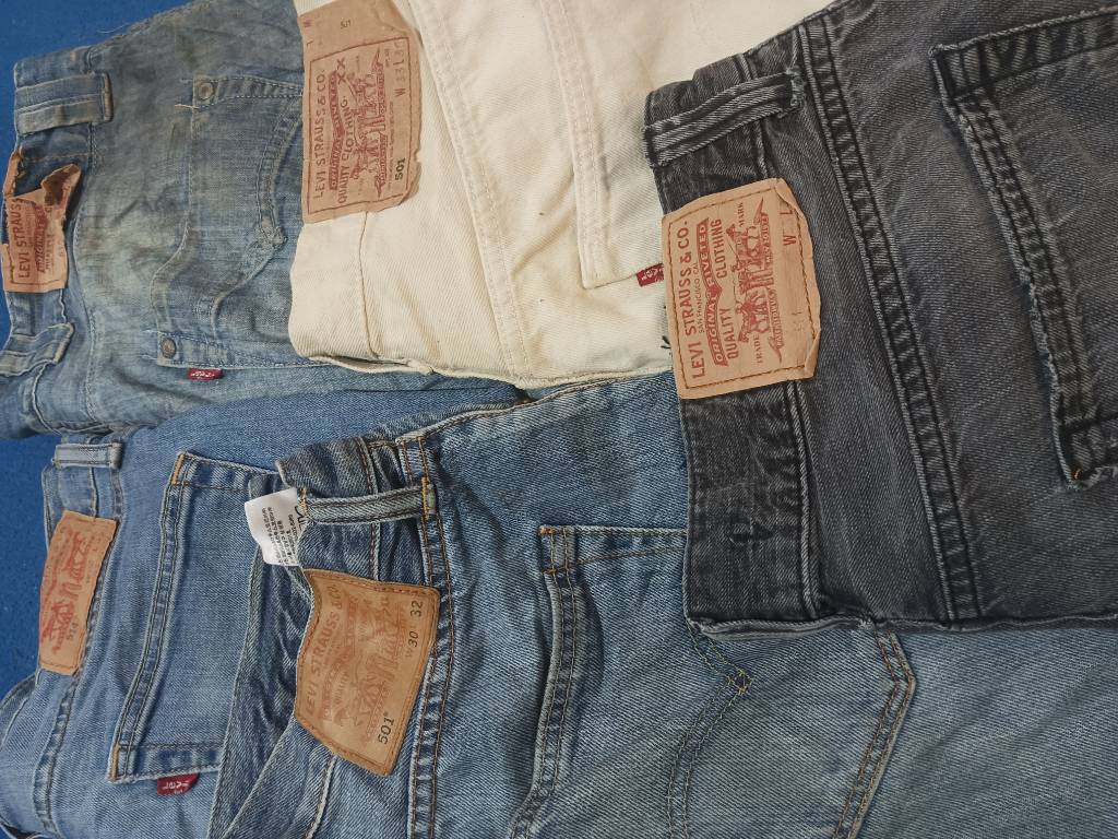 Men's Levis branded shorts