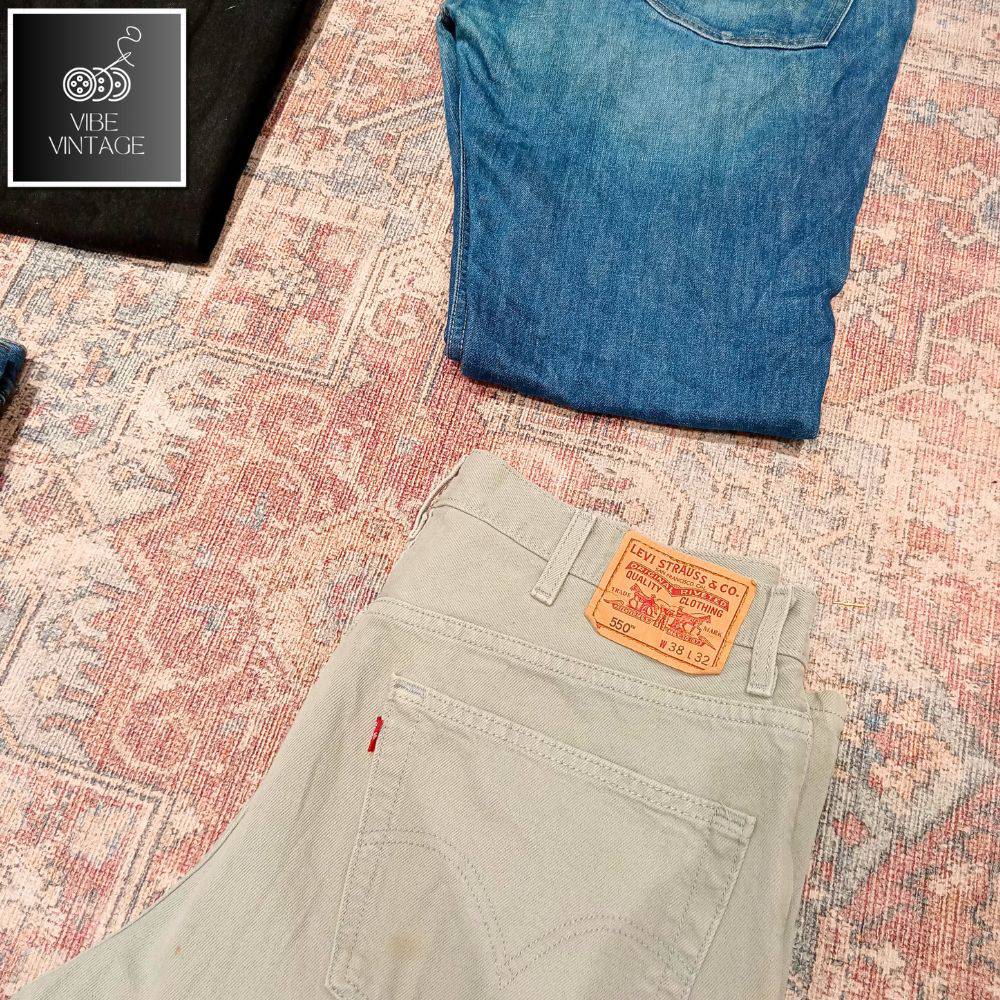 LEVI'S JEANS & NIKE MIX 150 PCS BUNDLE
